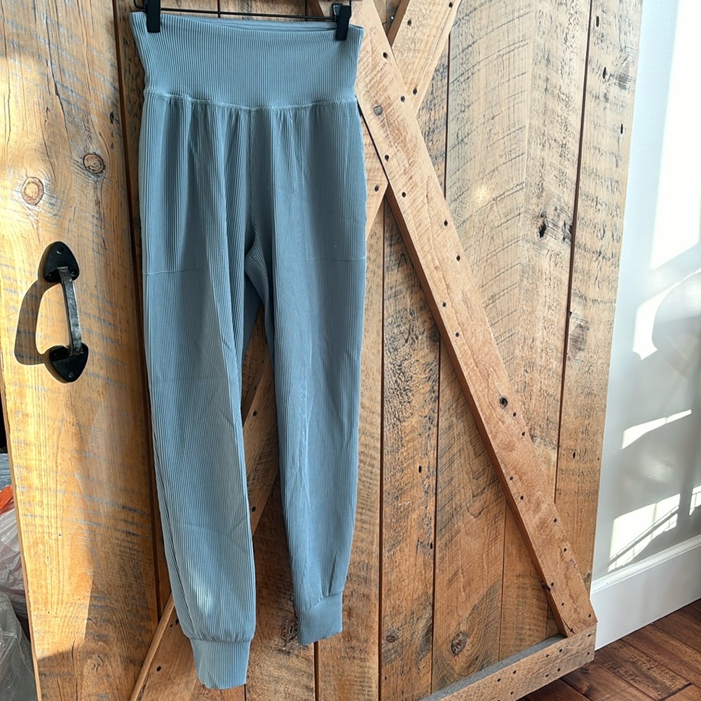 Women’s ribbed Athleta joggers size small